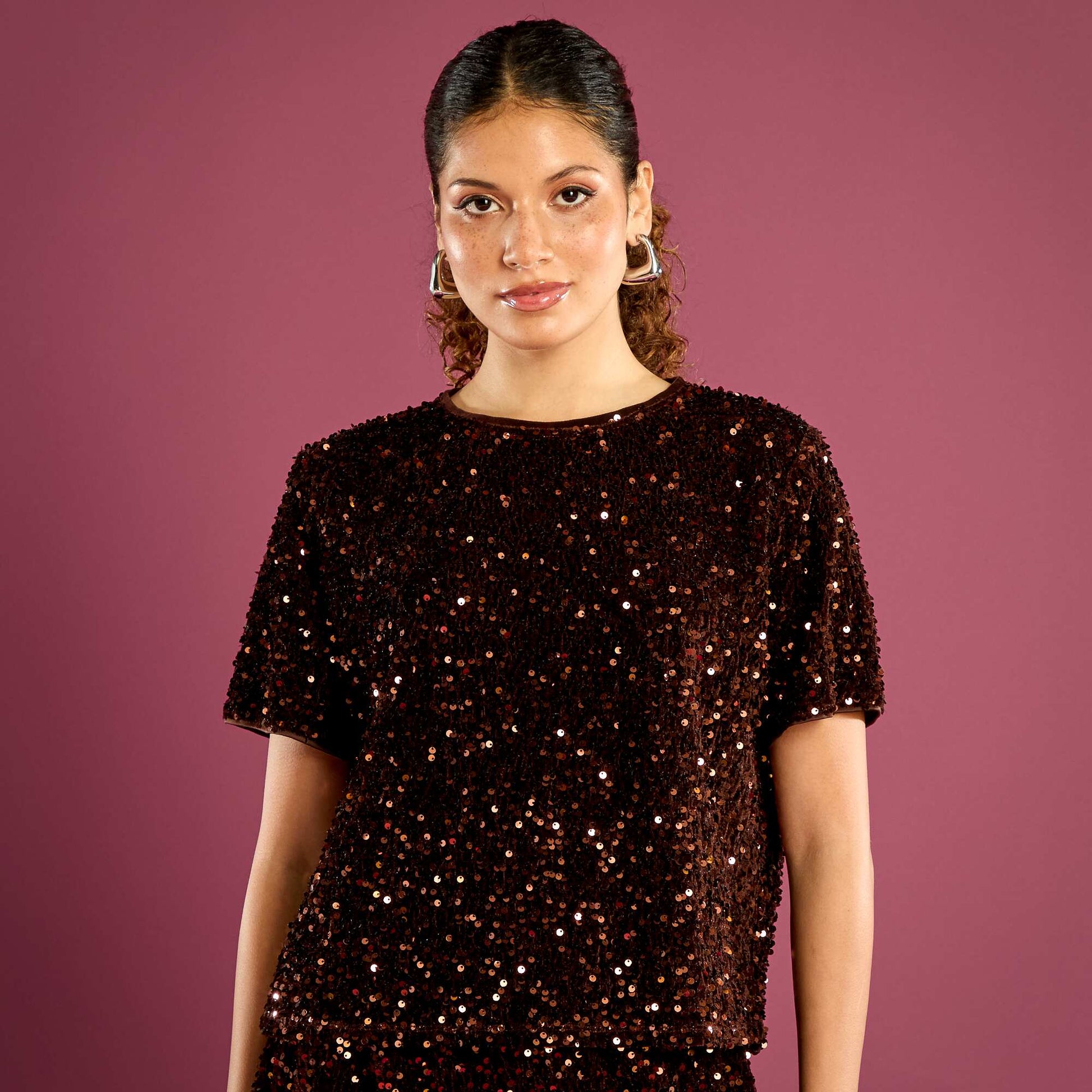 Tee-shirt court à sequins MARRON