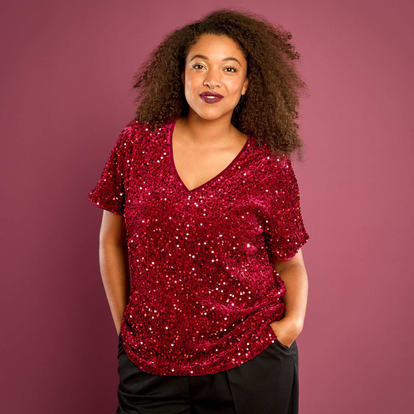 T-shirt avec sequins all-over manches courtes ROUGE