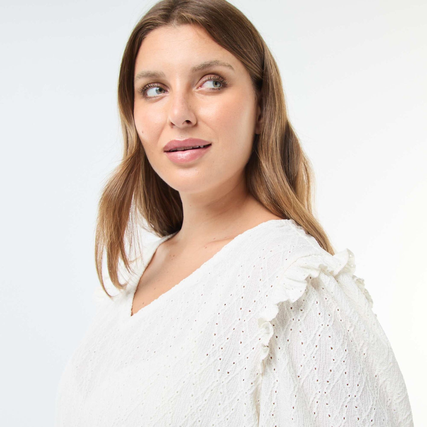 Tee-shirt en maille ajourée avec épaules volantées BLANC